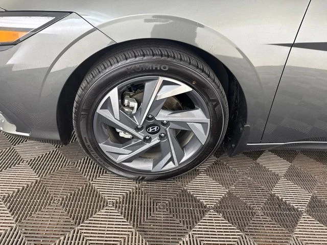 Used 2025 Gray Hyundai SEL Sport image 33