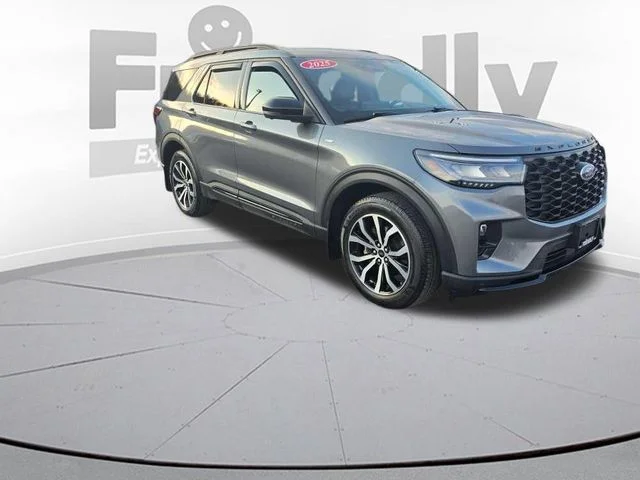 Used 2025 Gray Ford ST-Line image 3