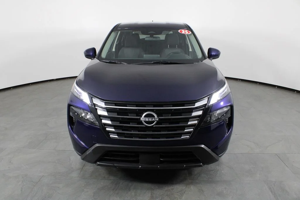 2025 Nissan Rogue SV - Photo 13