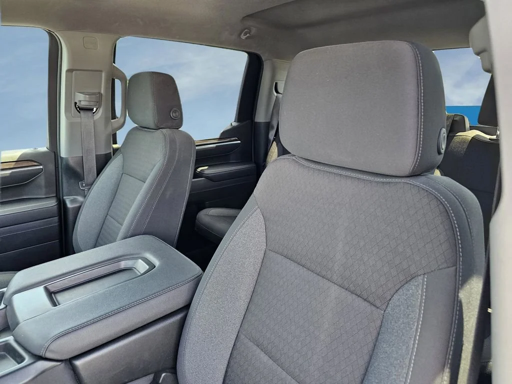 Used 2025 Cypress Gray Chevrolet LT image 17