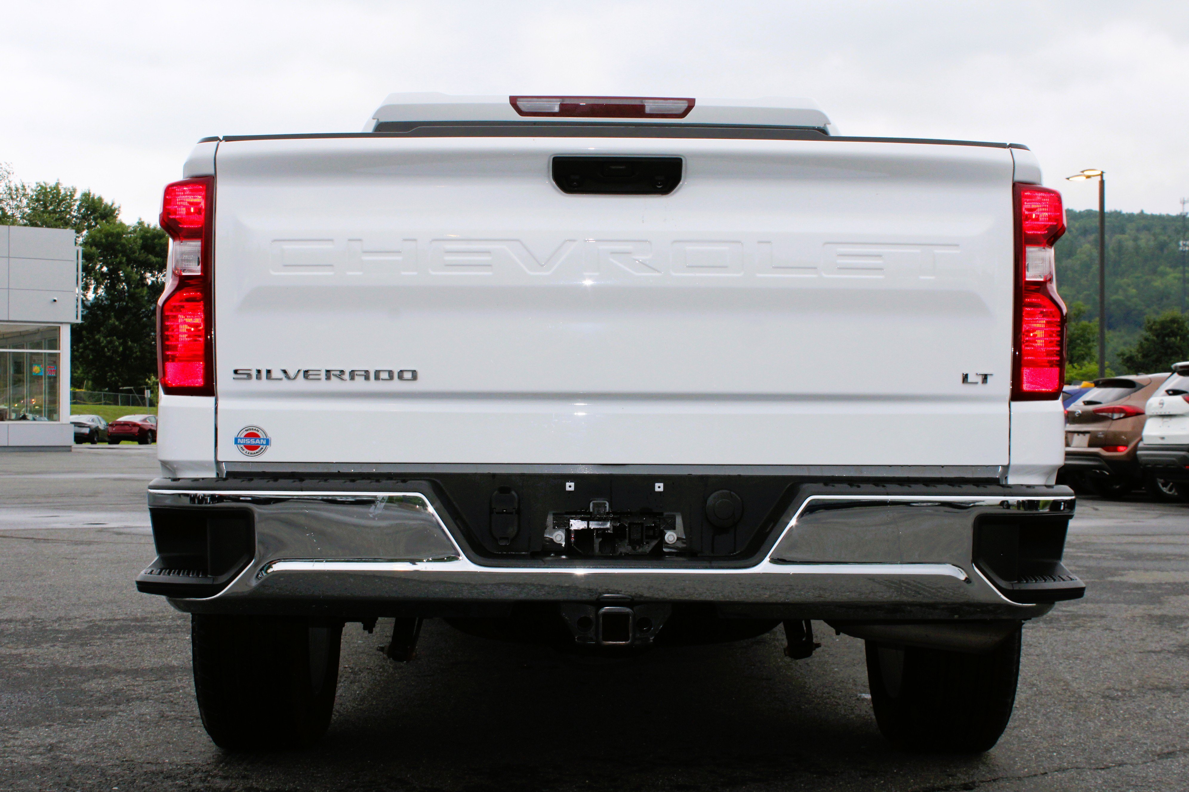Used 2025 Summit White Chevrolet LT image 10