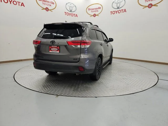 Used 2019 Gray Toyota XLE image 8