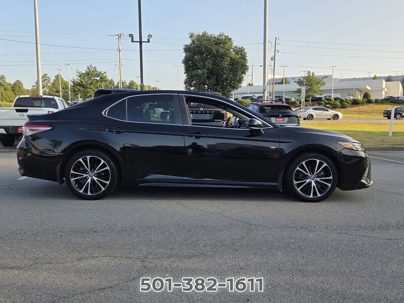 Used 2019 Midnight Black Metallic TOYOTA SE AUTO image 6