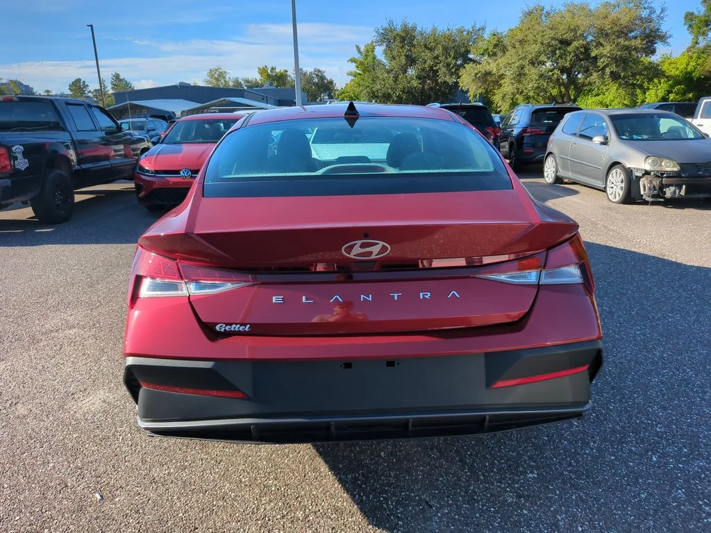Used 2024 Red Hyundai SE image 4