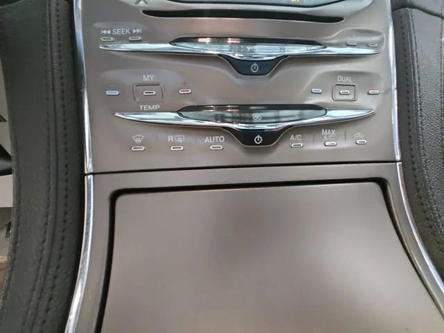 Used 2012 Gray Lincoln Base image 17
