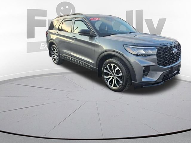 Used 2025 Gray Ford ST-Line image 3