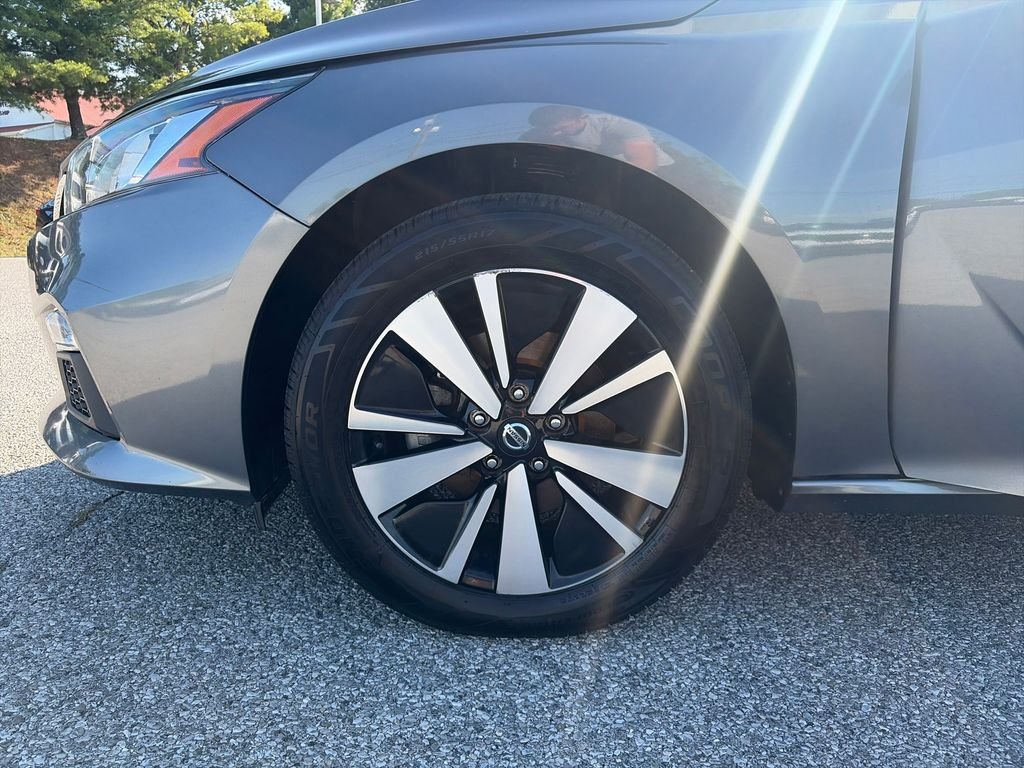 Used 2021 Gun Metallic Nissan 2.5 SV image 26