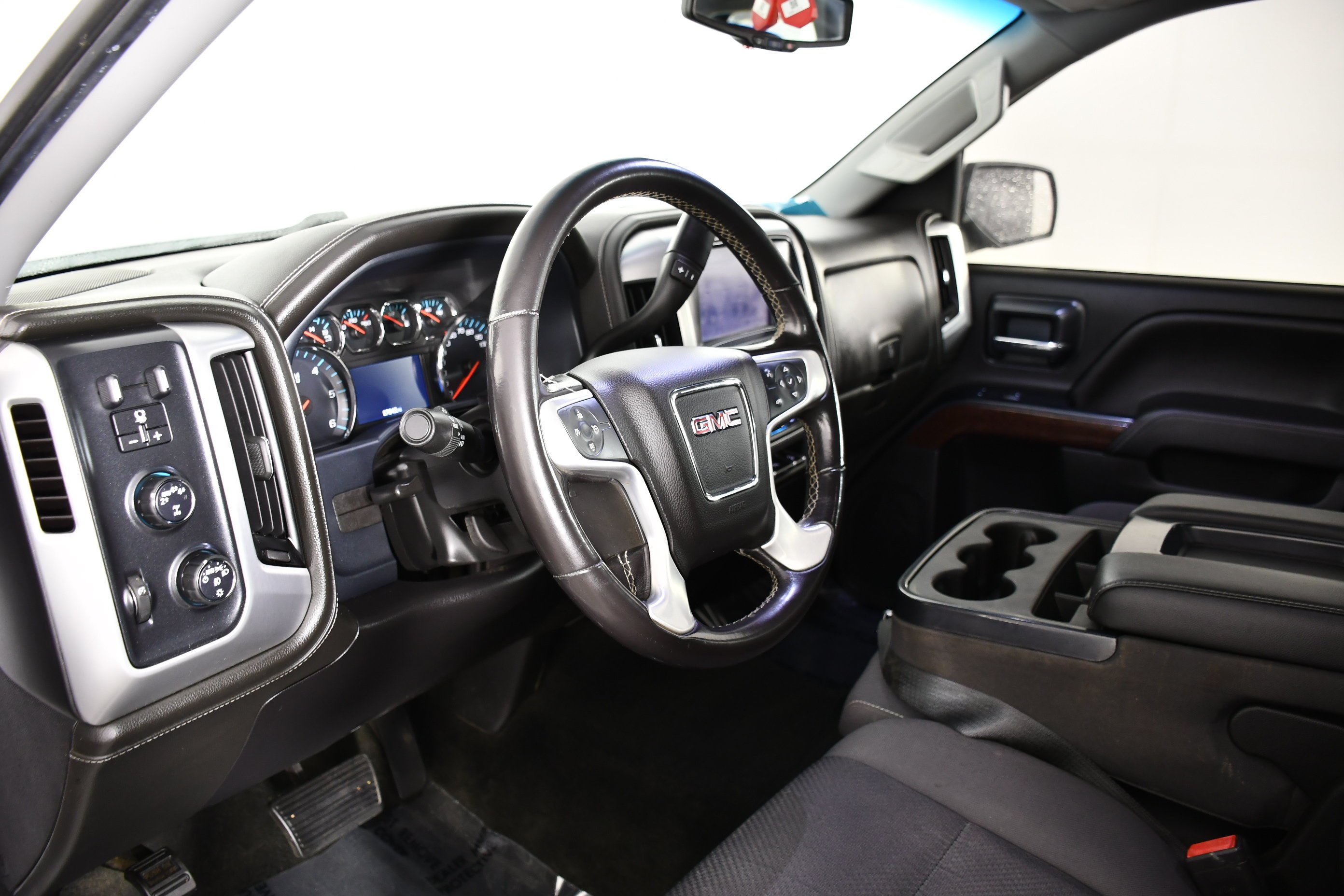 Used 2018 Summit White GMC SLE image 35