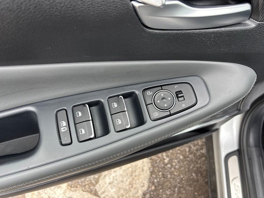 Used 2021 Silver Hyundai SEL image 12