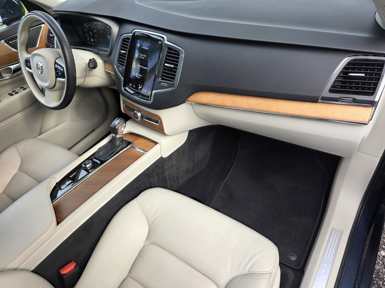 Used 2022 Denim Blue Metallic Volvo Momentum image 28