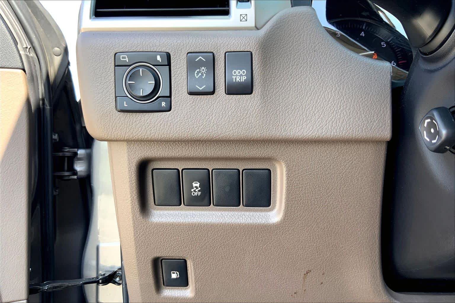 Used 2010 Knights Armor Pearl Lexus  image 32