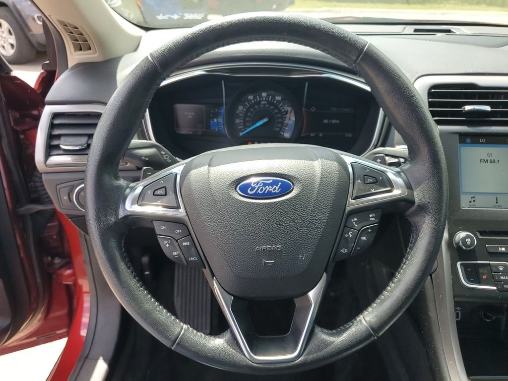 Used 2017 Red Ford SE image 15