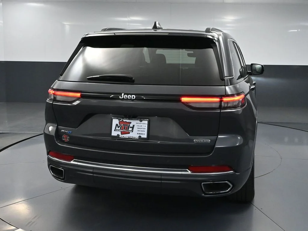 Used 2023 Gray Jeep Overland 4xe image 5