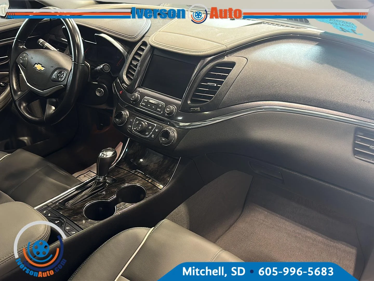 Used 2014 Silver Topaz Metallic Chevrolet LT image 33