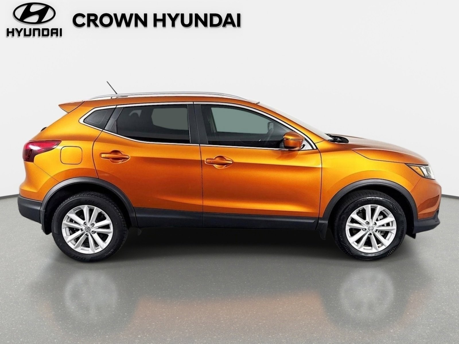 Used 2017 Monarch Orange Nissan SV image 4