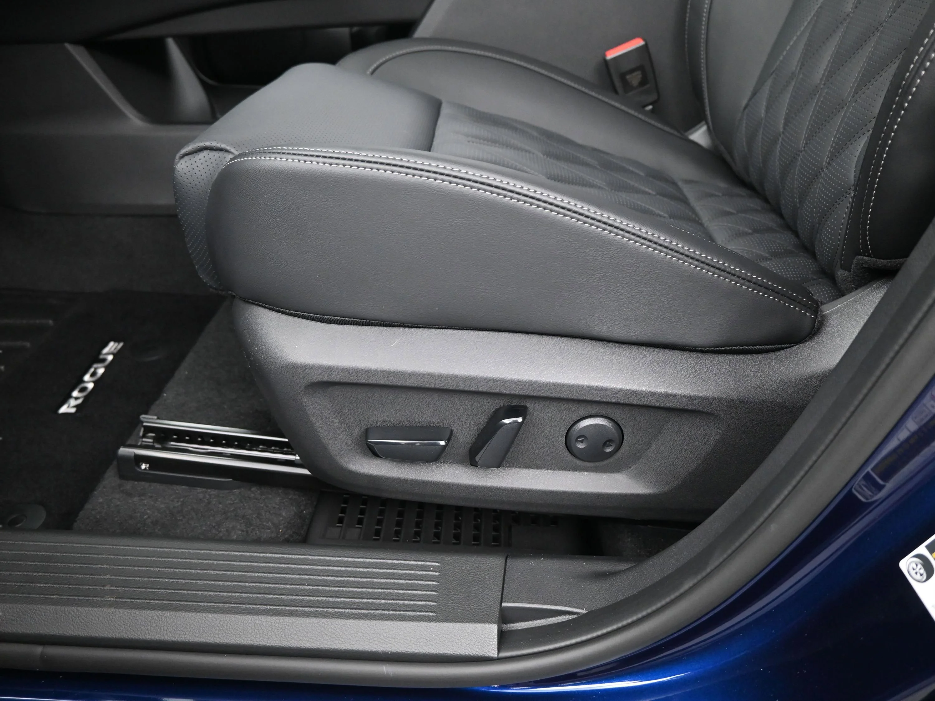 New 2026 Deep Ocean Blue Pearl Nissan Platinum image 10