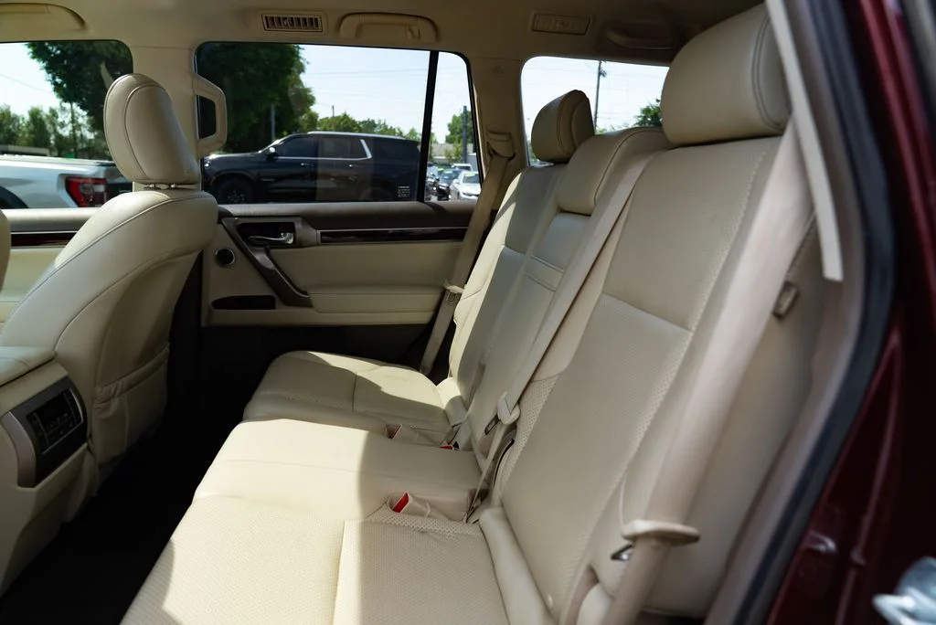 Used 2016 Red Lexus 460 Luxury image 22