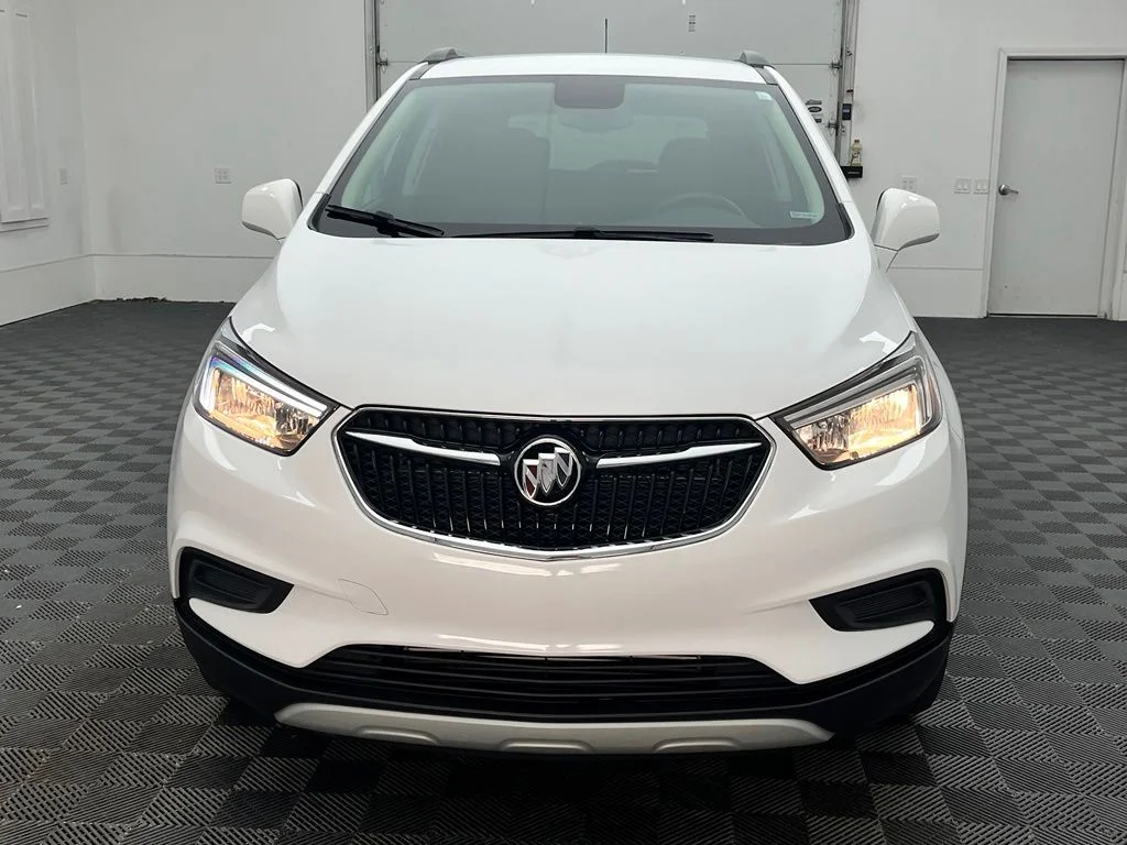 Used 2022 White Buick Preferred image 14
