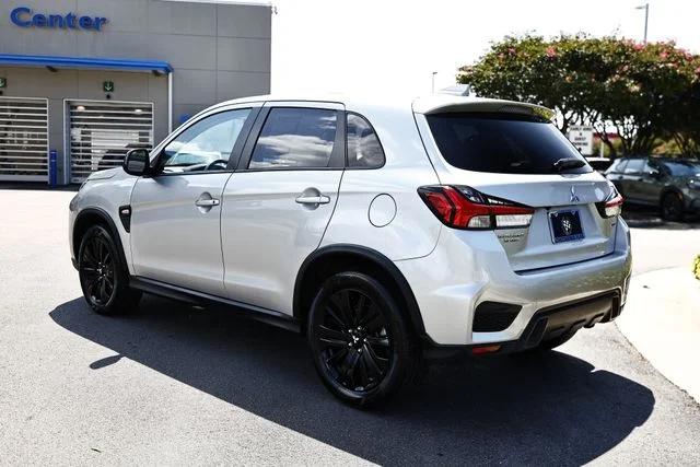 Used 2025 Alloy Silver Metallic Mitsubishi 2.0 LE image 4
