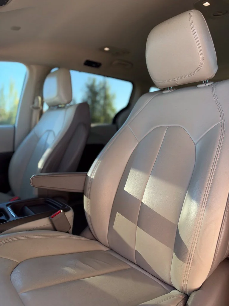 Used 2017 Tusk White Chrysler Touring L image 33