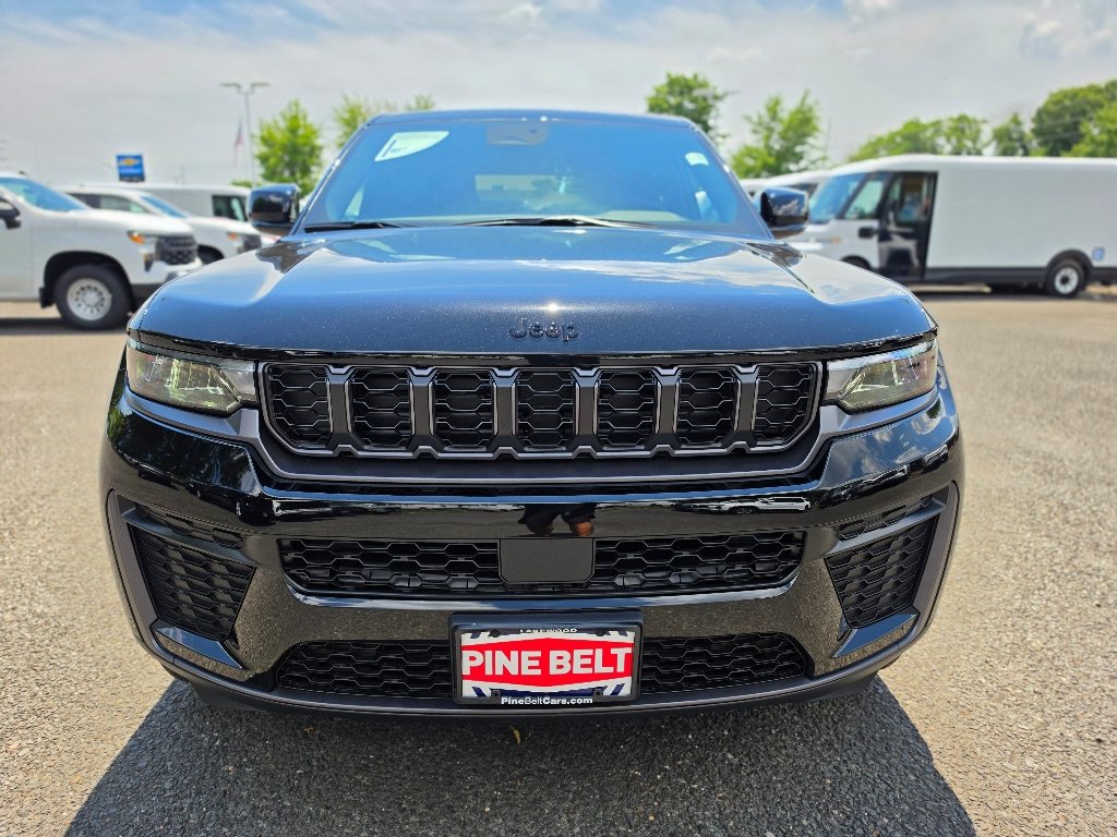 New 2026 Diamond Black Crystal Pearl-Coat Exterior Paint Jeep Altitude image 7