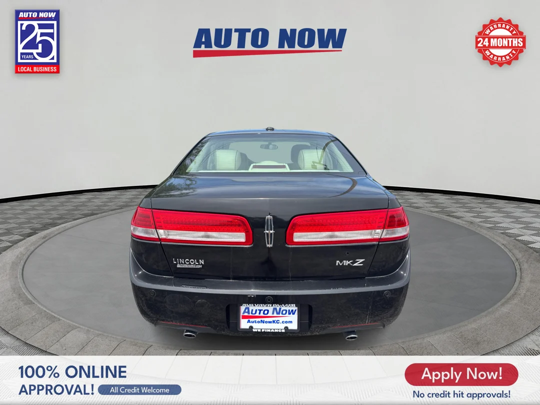 Used 2011 Black Lincoln base image 8