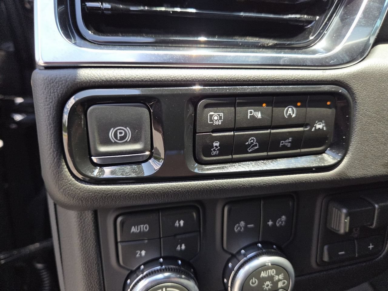 2026 GMC Yukon XL Denali - Photo 15
