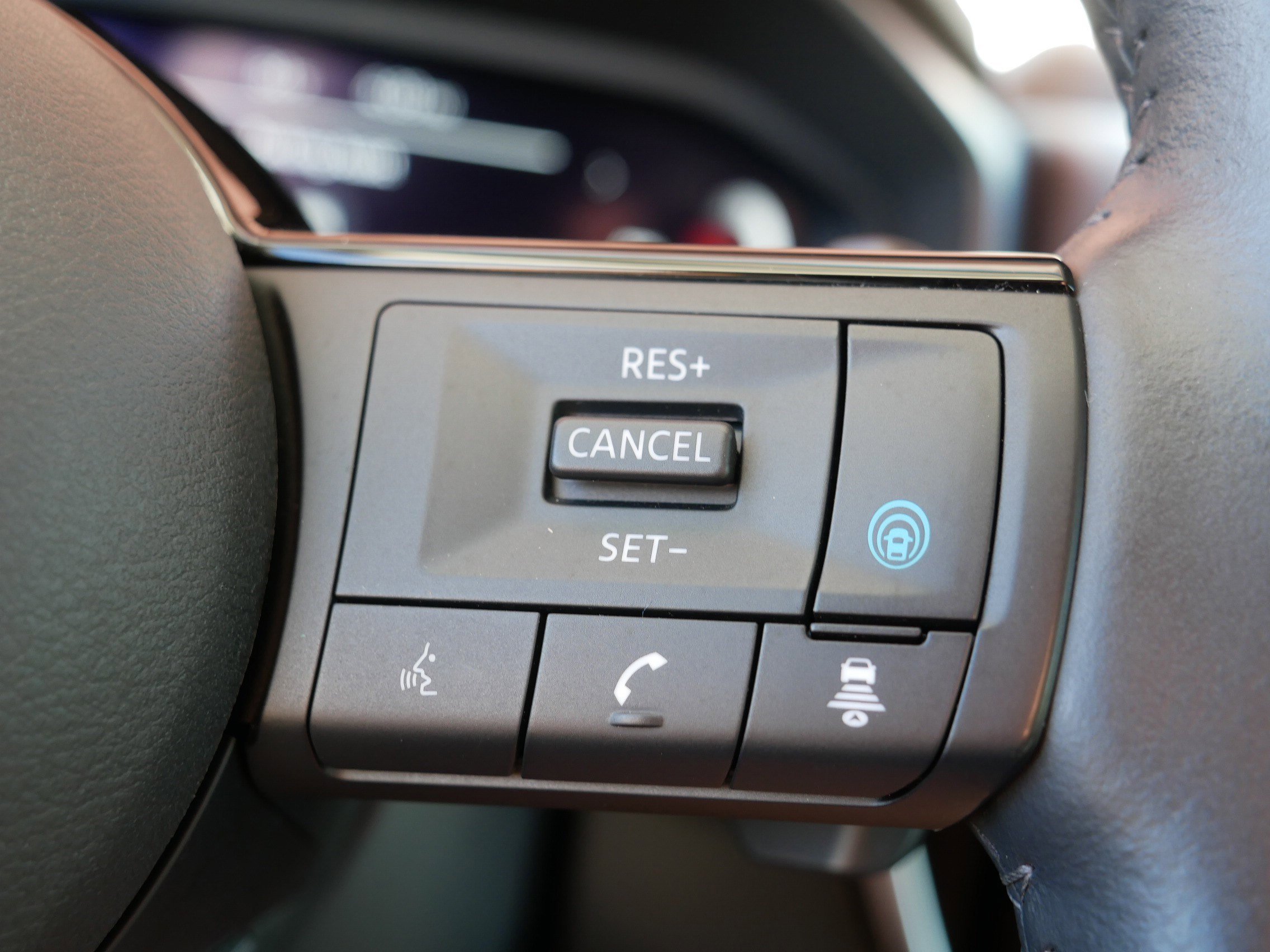 Certified Used 2023 Pearl White Tricoat Nissan Platinum image 29