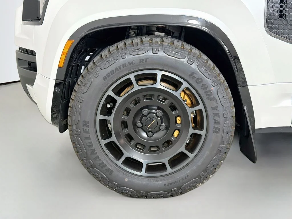 New 2026 Fuji White Land Rover  OCTA image 33