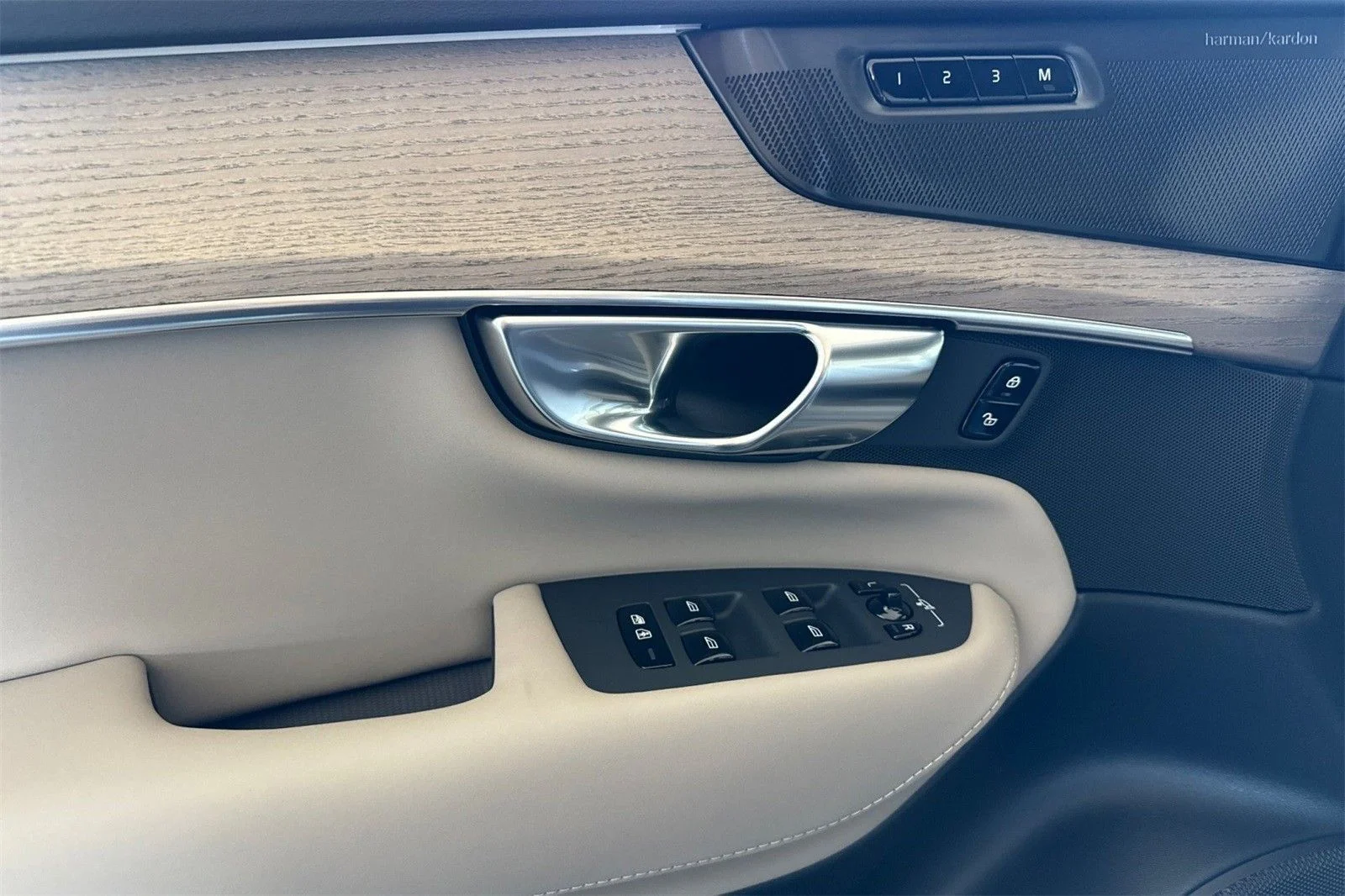 2026 Volvo XC90 Plus - Photo 14