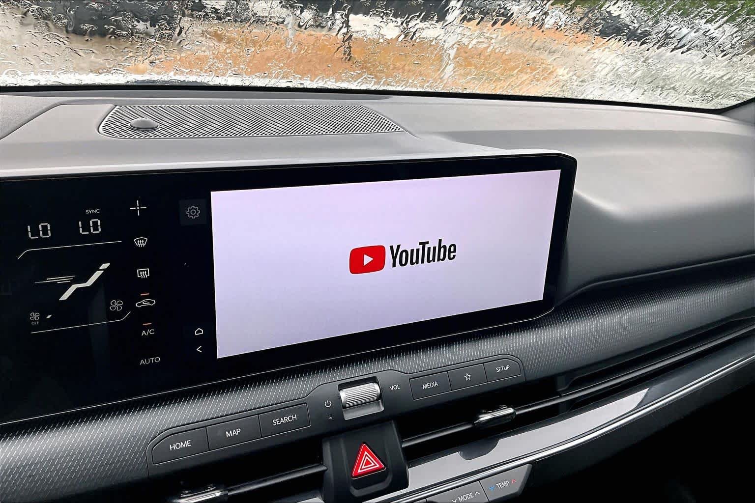 Used 2025 Snow White Pearl Kia GT-Line image 35