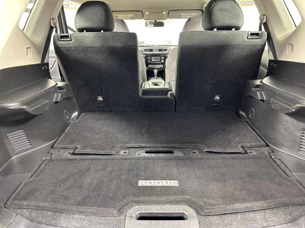 Used 2015 Gray Nissan S image 19