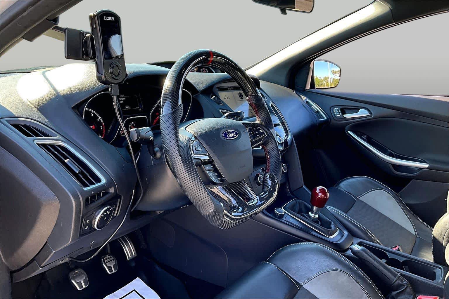 Used 2017 Oxford White Ford ST image 18