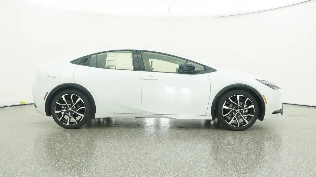 New 2026 Wind Chill Pearl Toyota XSE image 27