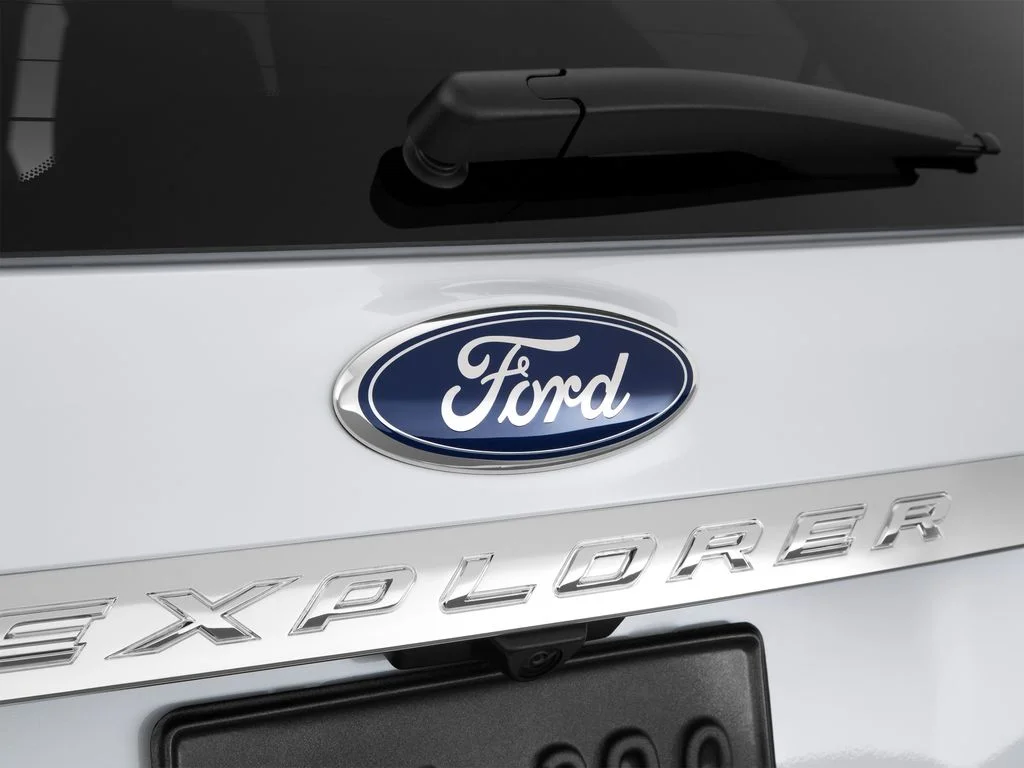 Used 2015 White Ford Limited image 65
