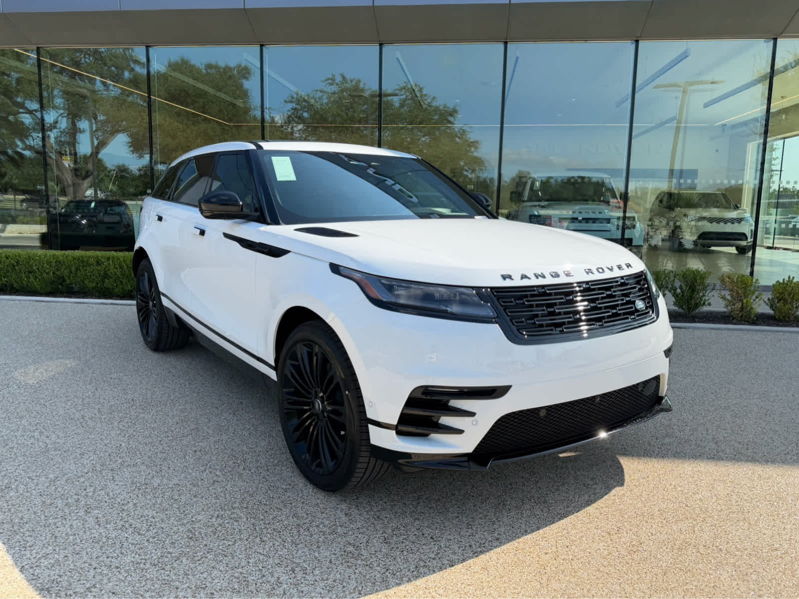 New 2026 Fuji White Land Rover Belgravia Edition image 3
