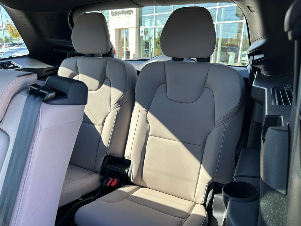 2026 Volvo XC90 Plus - Photo 17