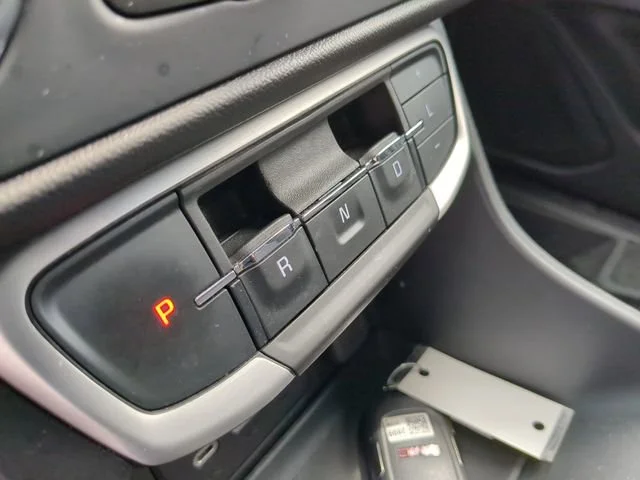 Used 2024 Sterling Metallic GMC SLE image 29