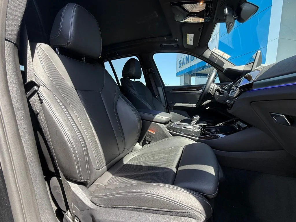 Used 2022 Black BMW sDrive30i image 16