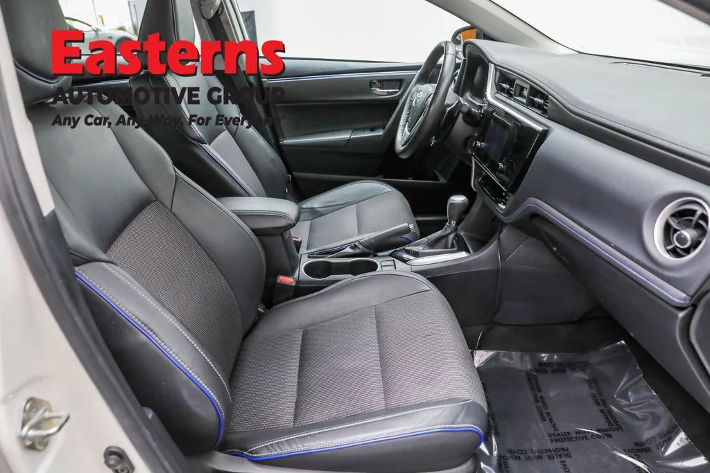 Used 2018 White Toyota SE image 22