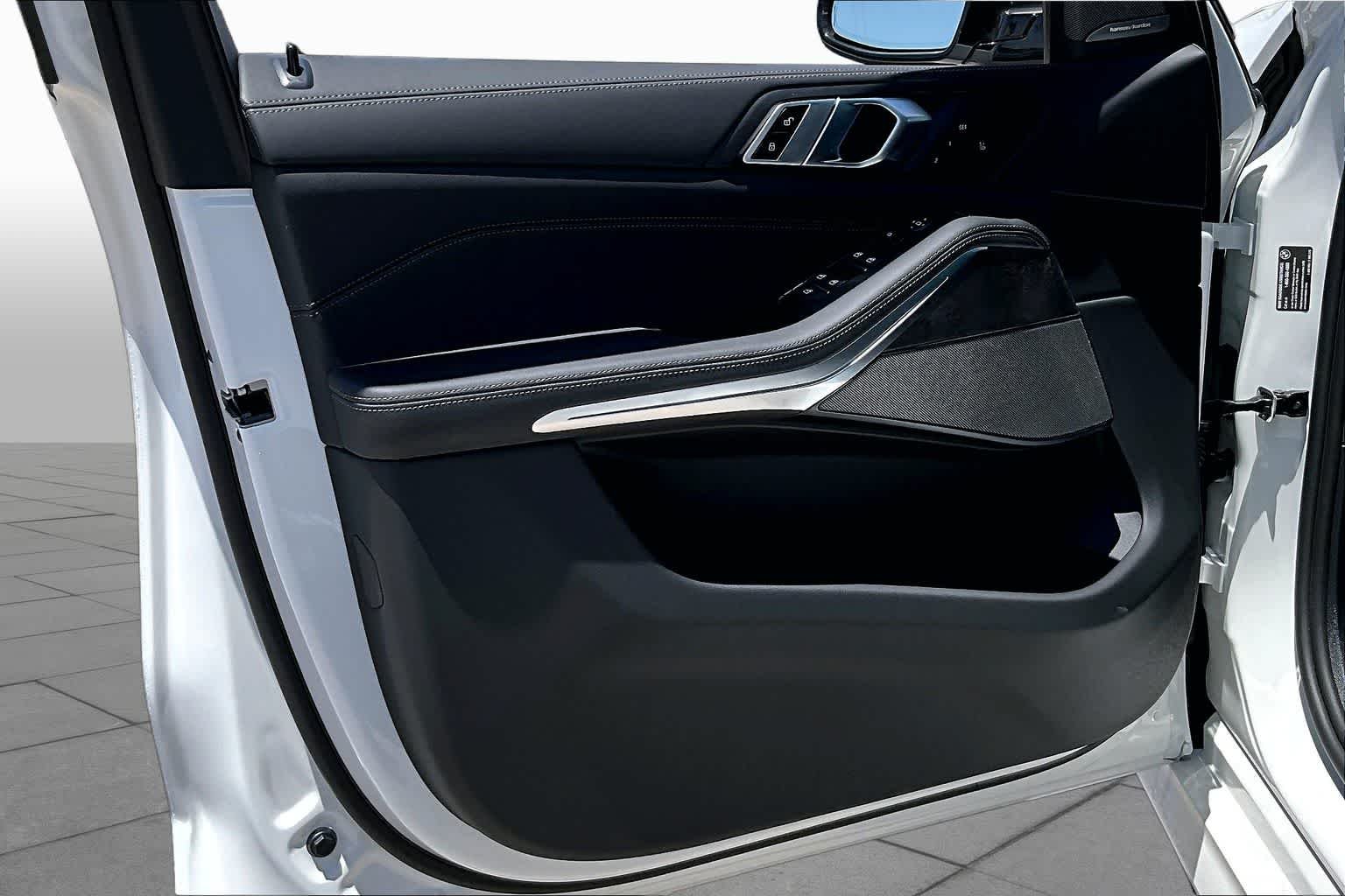 New 2026 Alpine White BMW sDrive40i image 10
