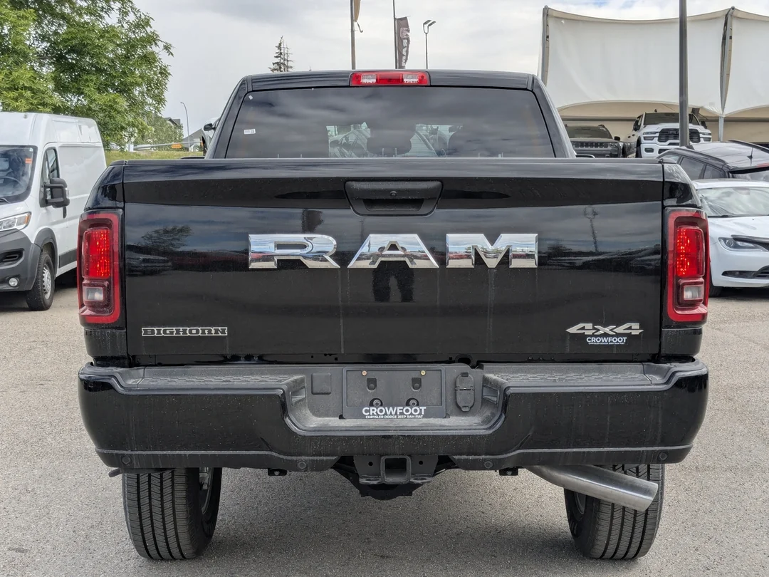 New 2026 Black RAM Big Horn - - 4x4 - 6.7L HO Diesel - 12 Nav - Sport App Pkg - 5th Wheel/Gooseneck Prep & More! image 7
