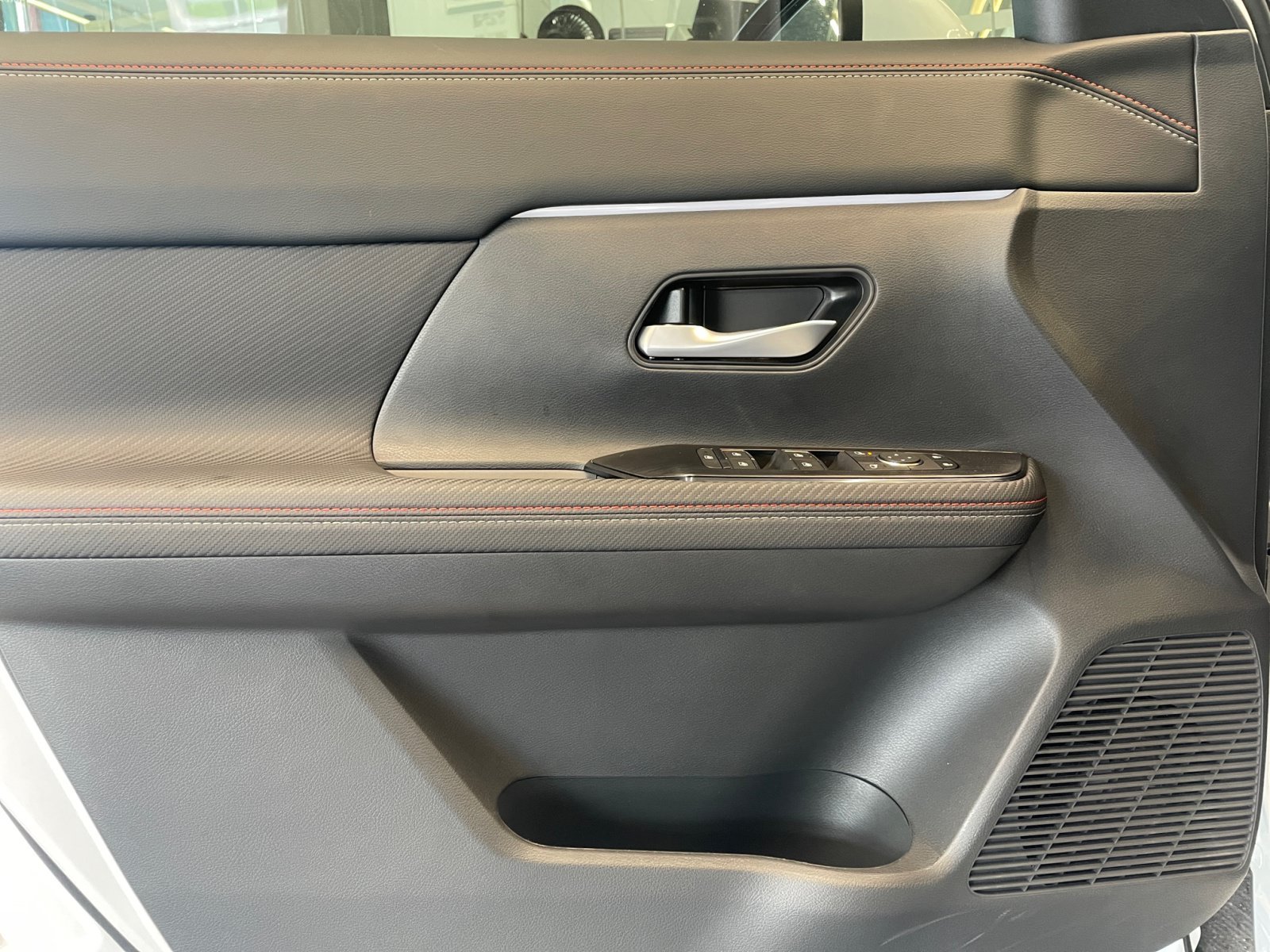 2026 Nissan KICKS SR - Photo 24