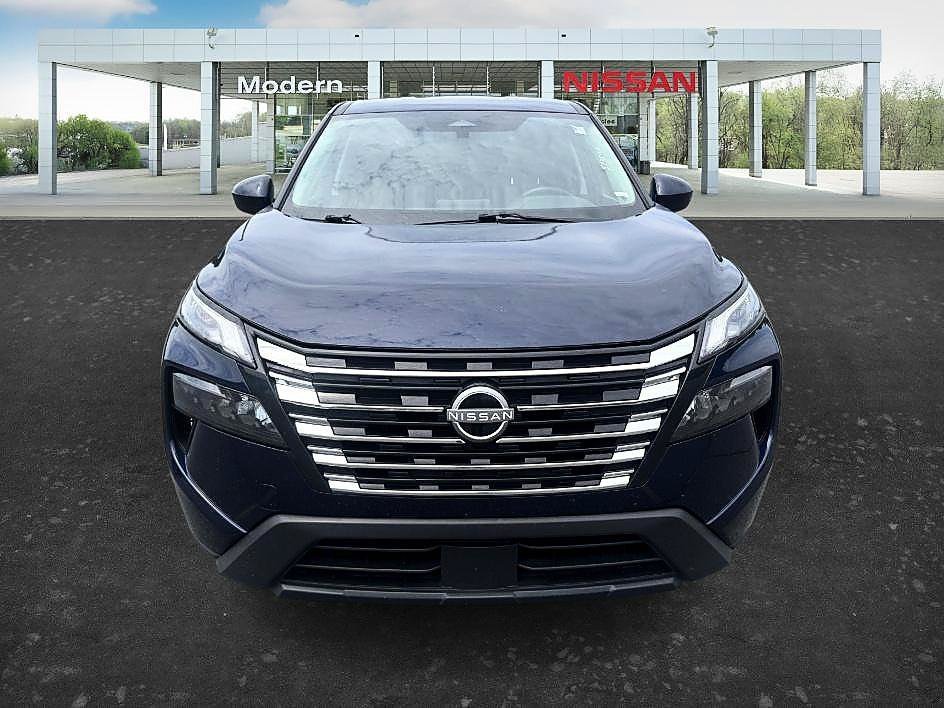 Used 2025 Deep Ocean Blue Pearl Nissan SV image 8
