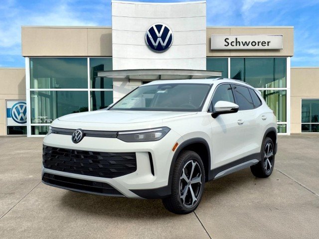New 2026 Pure White Volkswagen SE 4Motion image 2