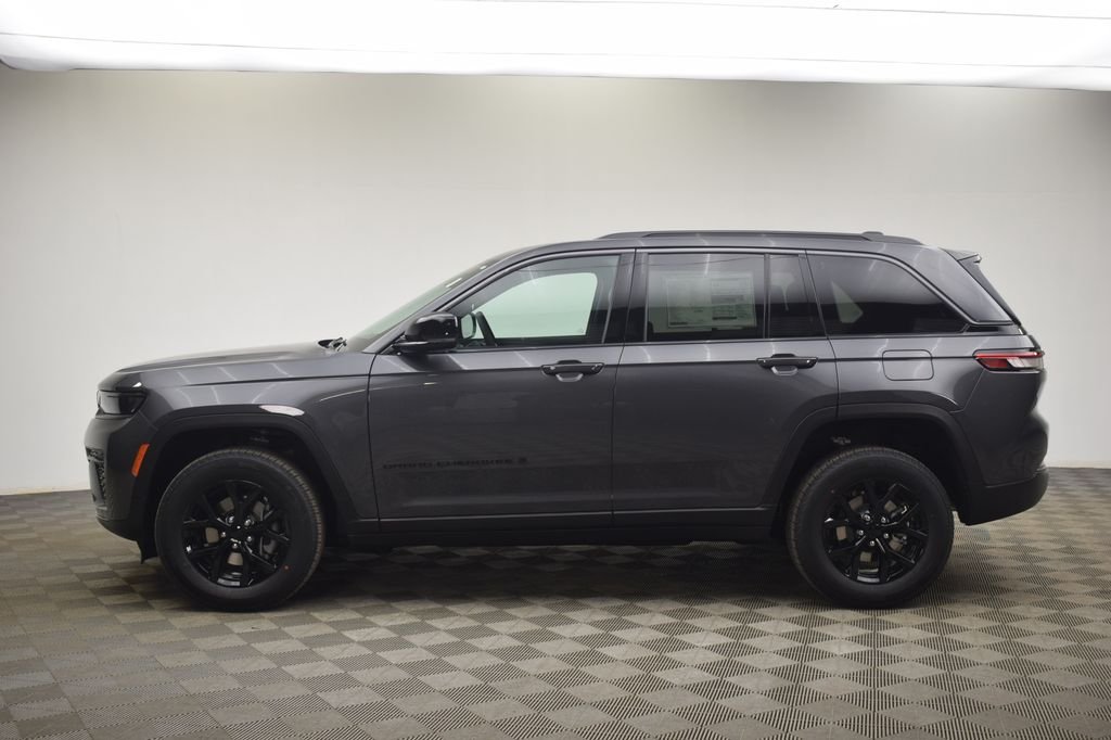 New 2026 Baltic Gray Metallic Clear-Coat Exterior Paint Jeep Altitude image 13