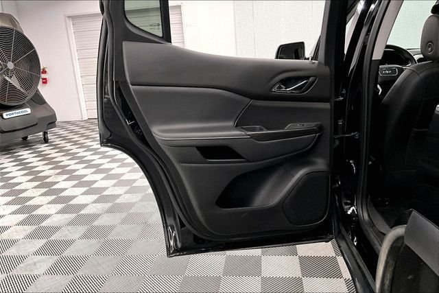 2023 GMC Acadia SLT - Photo 24