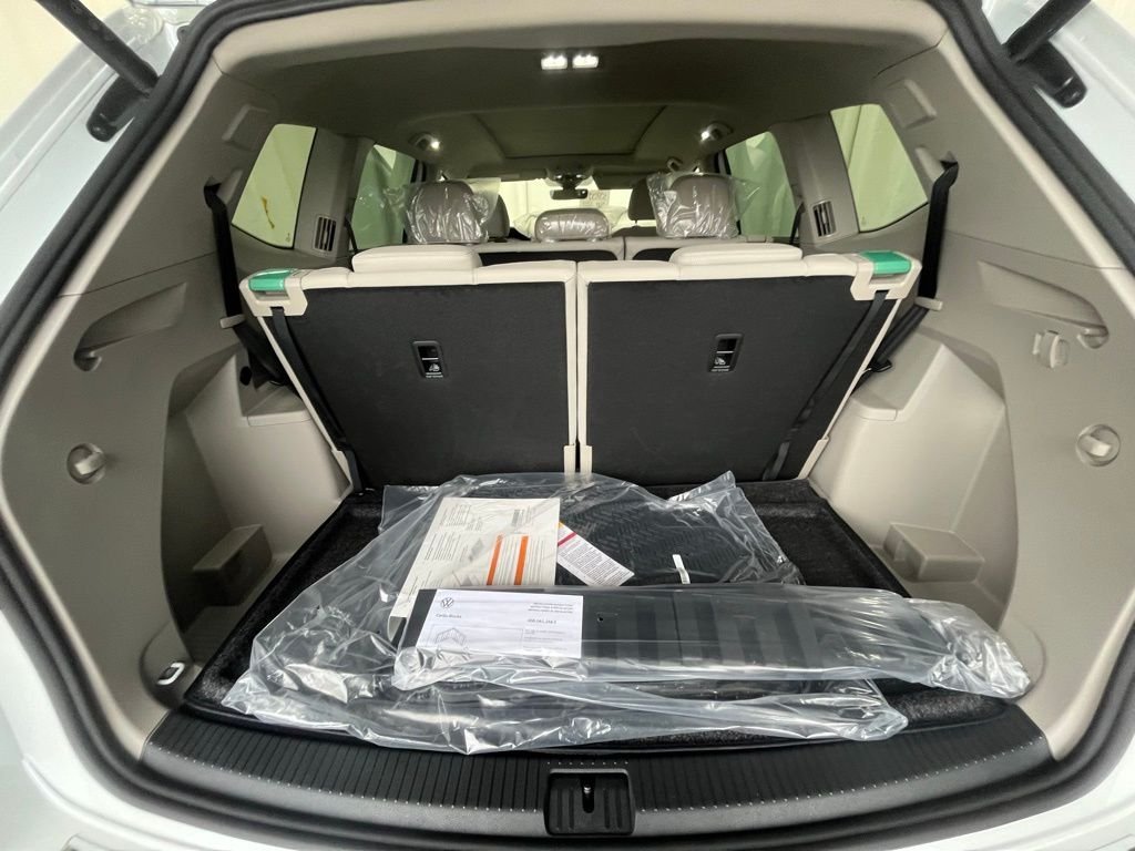 New 2026 White/off-white Volkswagen 2.0T SEL Premium R-Line image 27