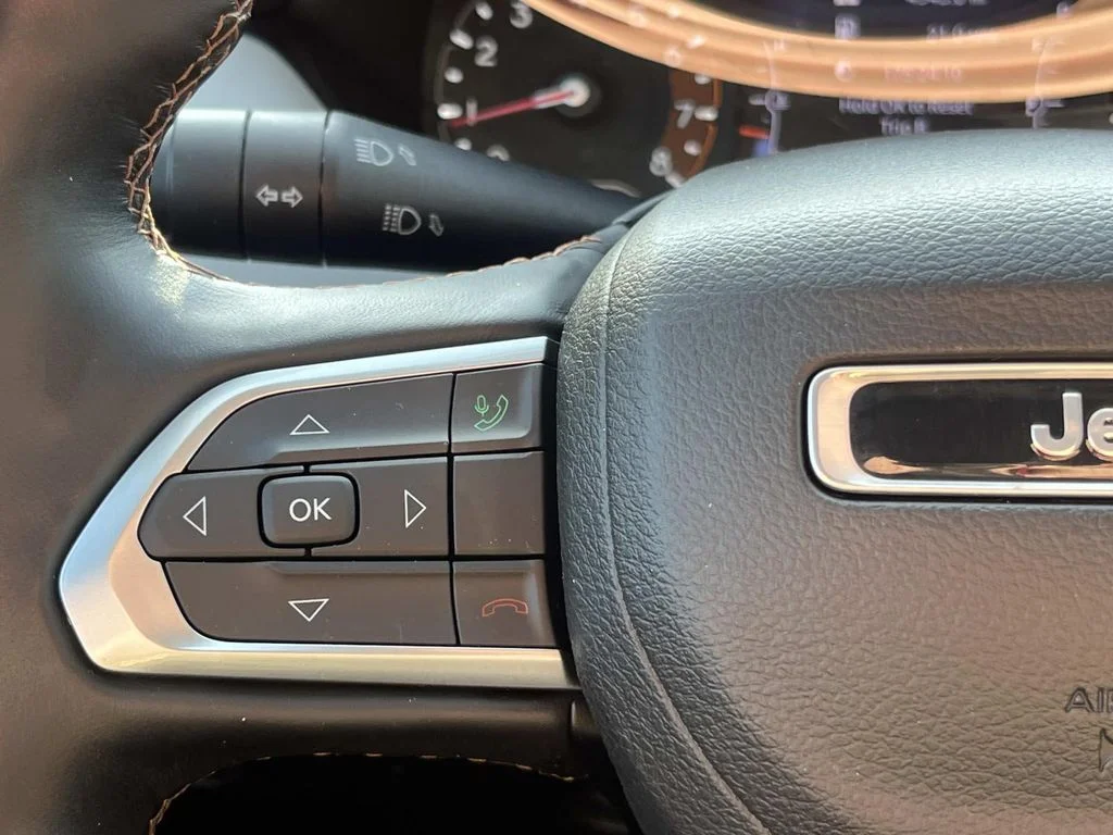 Used 2022 White Jeep Limited image 19