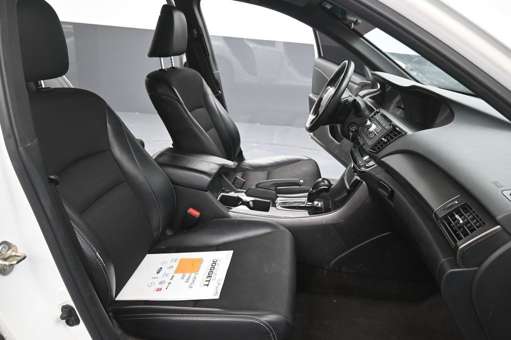 Used 2016  Honda Sport image 14